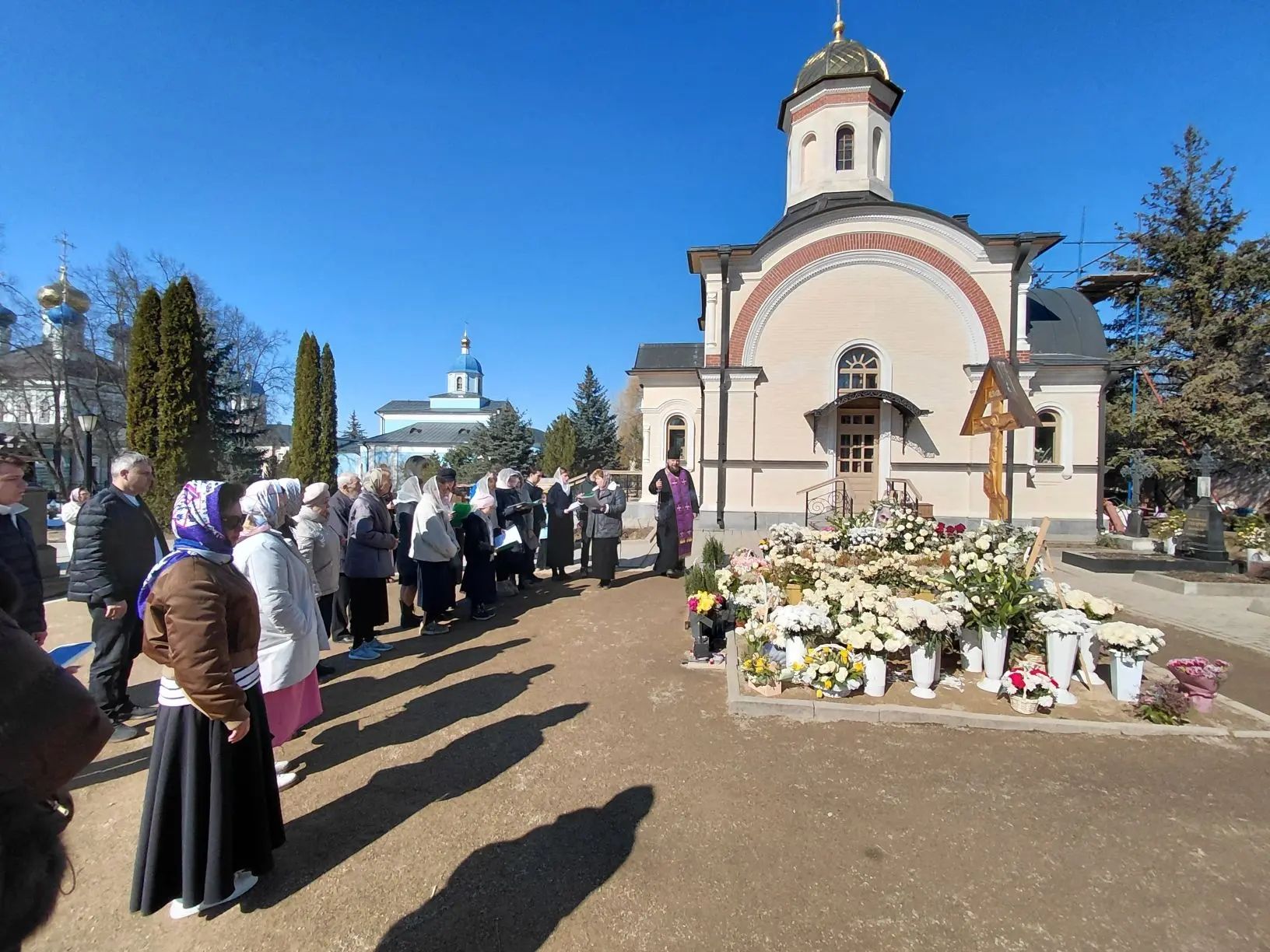 Фото к статье: Панихида в Оптино
