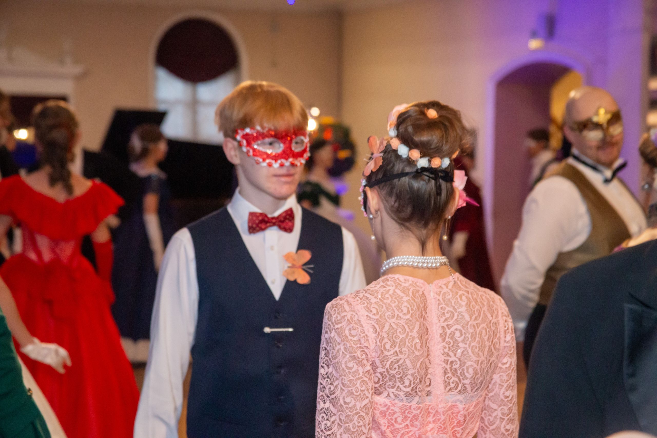 Дополнительное фото 4 к статье: Гимназисты на бале в Брянске