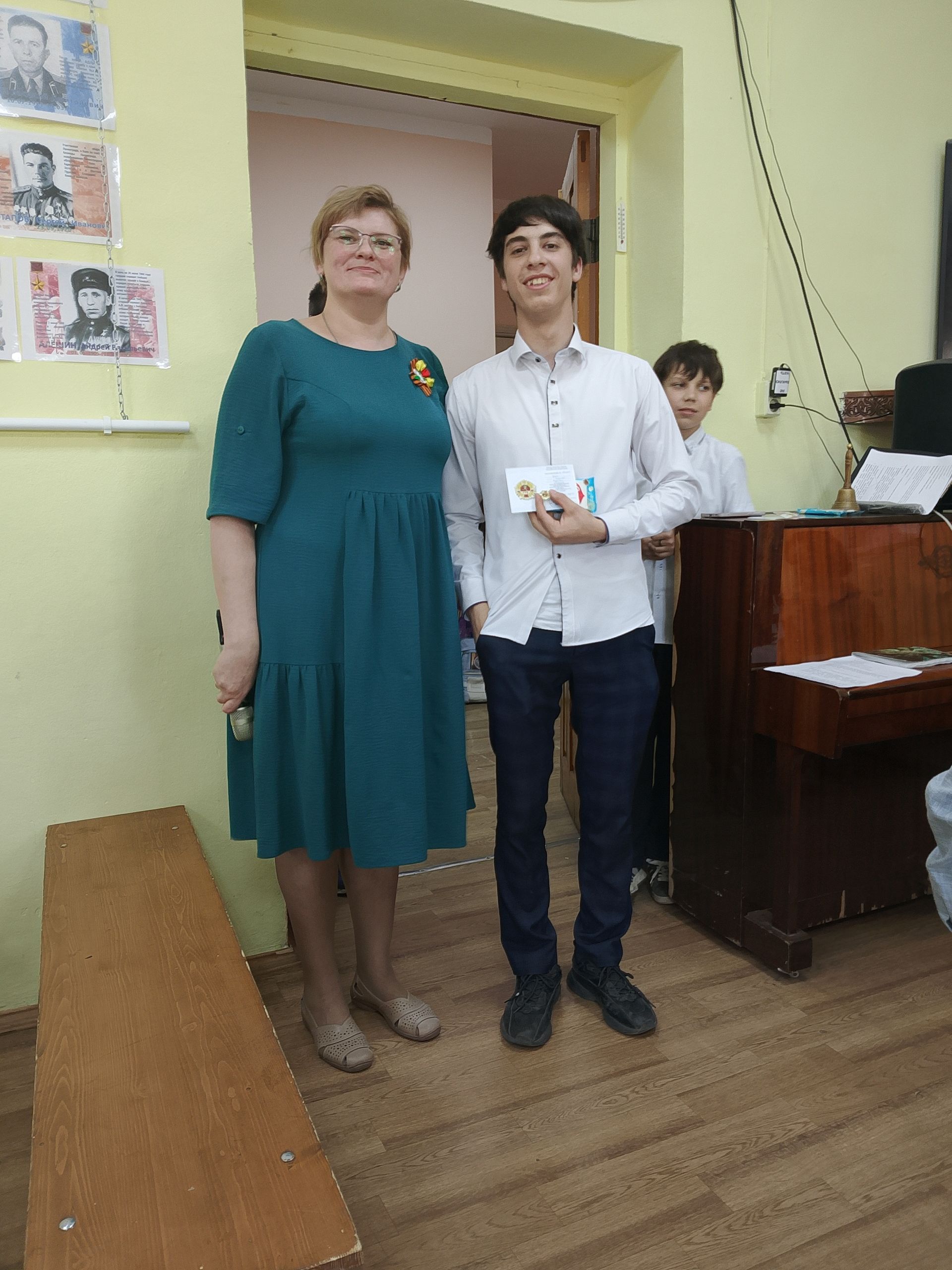 Дополнительное фото 3 к статье: Знак ГТО на груди у него...