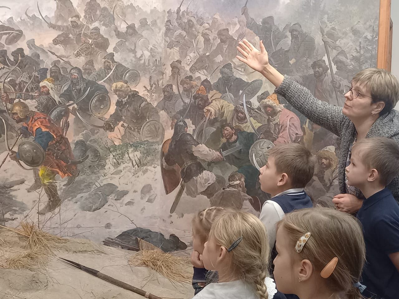 Дополнительное фото 1 к статье: Первоклассники в краеведческом музее