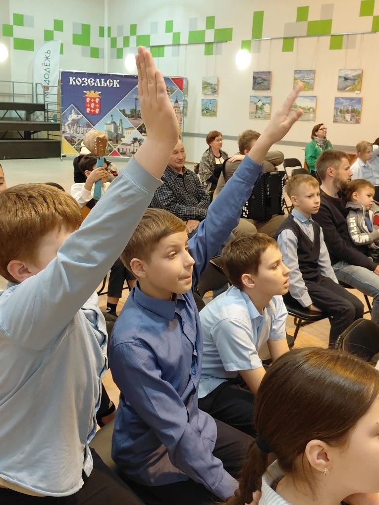 Дополнительное фото 3 к статье: Гимназисты на открытии Недели детско-юношеской книги