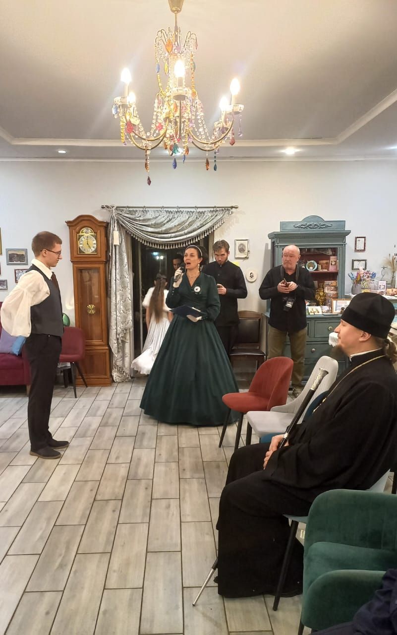 Дополнительное фото 6 к статье: Епархиальный бал ко Дню матери