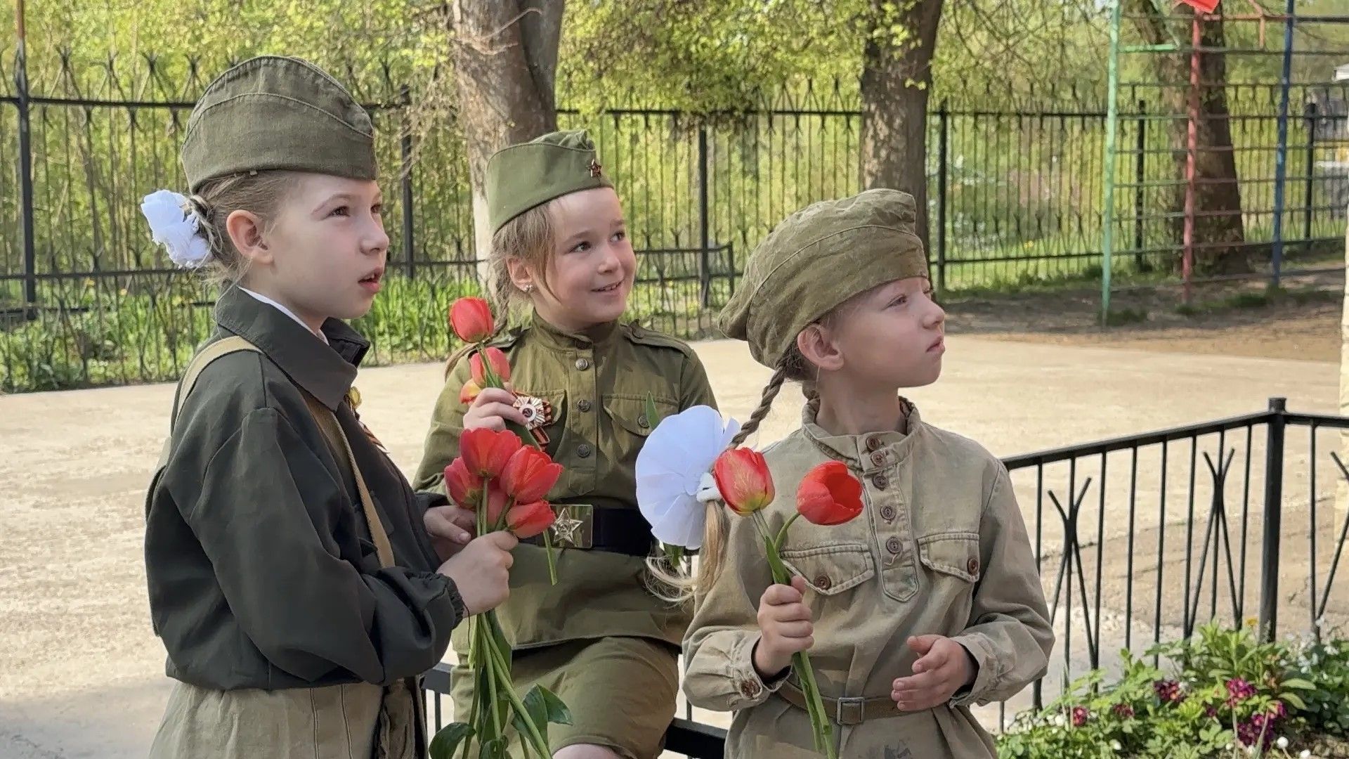 Дополнительное фото 2 к статье: Первоклассники на Площади воинской славы