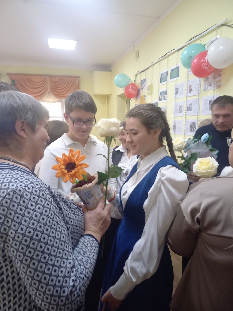 Фото к статье: С праздником, дорогие учителя!